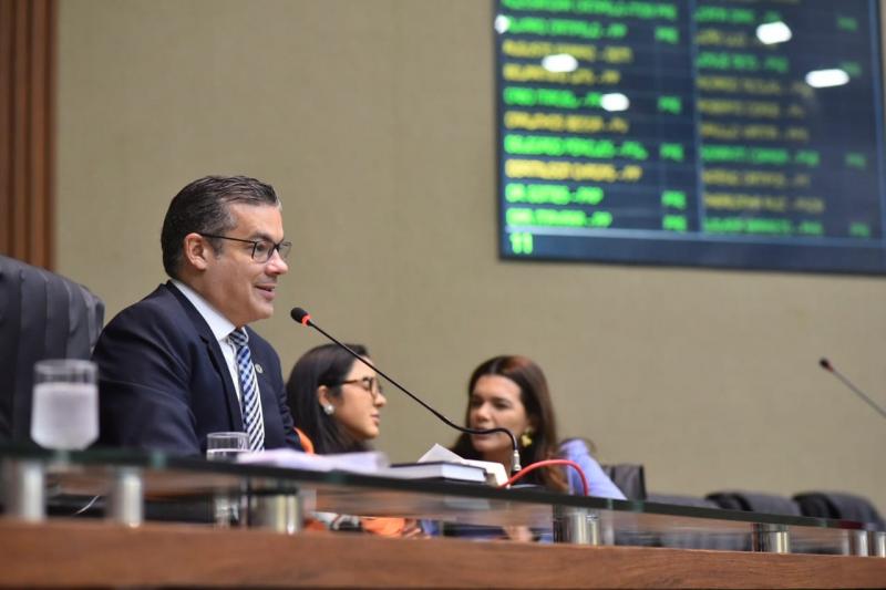 Josué Neto comemora a publicação da Lei que proíbe o consumo de bebibas alcoólicas a pessoa com porte de arma