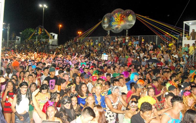 Arrastão de foliões e alegria dos Blocos Irreverentes marcam primeira noite do Carnailha 2019  