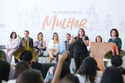 Dodge destaca políticas inclusivas para melhorar situação das mulheres