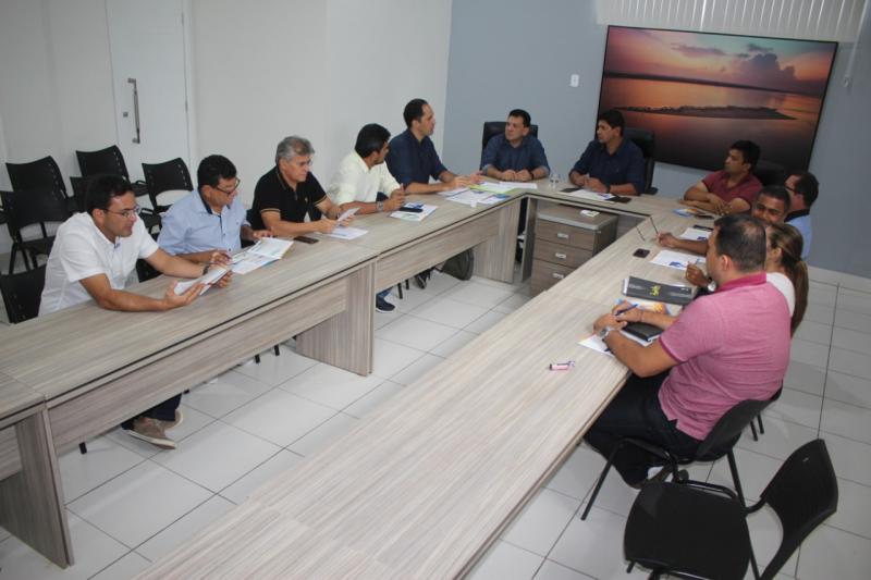 Prefeitura garante apoio a projeto que ligará Parintins ao sistema nacional de energia elétrica