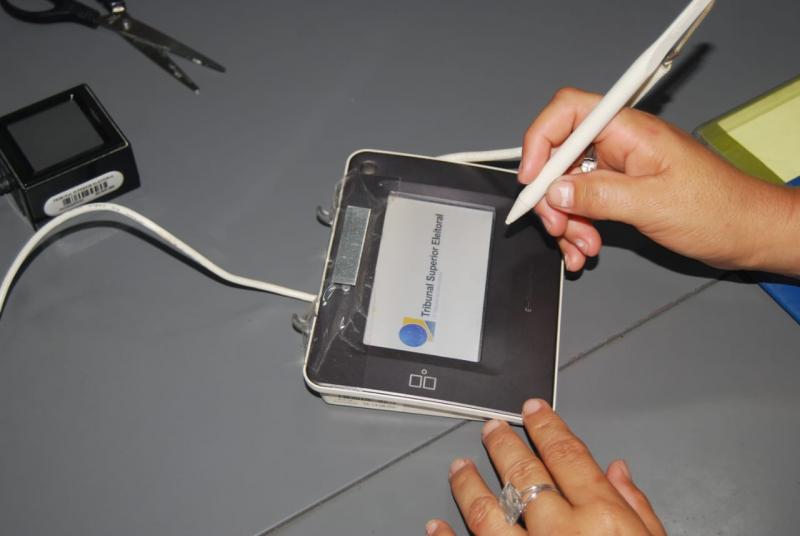 Iniciou última oportunidade para eleitores se submeterem ao cadastramento biométrico 
