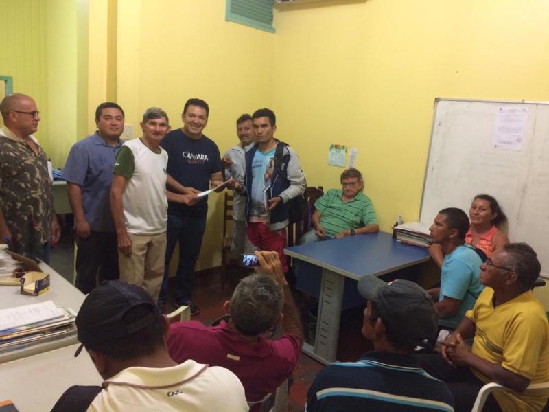 Produtores do Zé Açu recebem primeira Unidade Demonstrativa de Mandioca