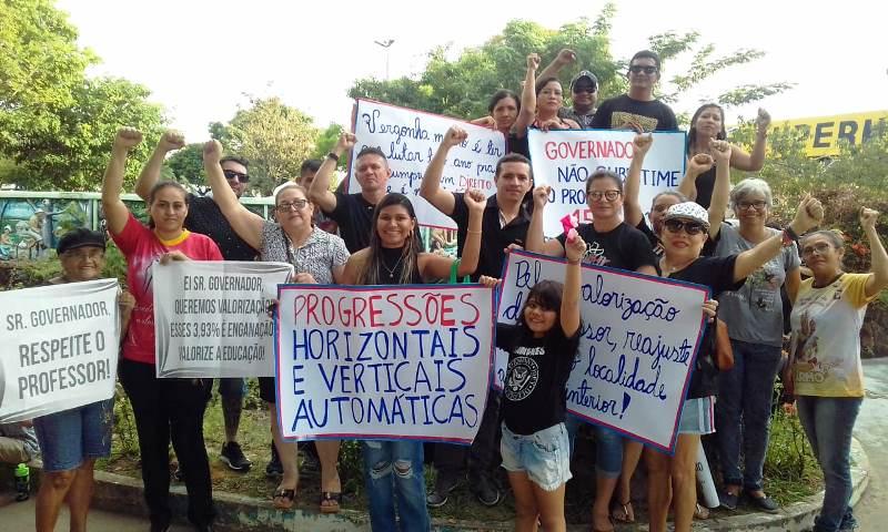 Em Parintins, professores dizem não à contraproposta da Seduc e promovem ato público