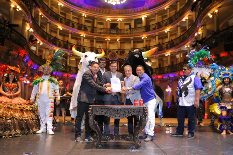 Bumbás Caprichoso e Garantido recebem apoio do Governo do Amazonas e da Coca-Cola