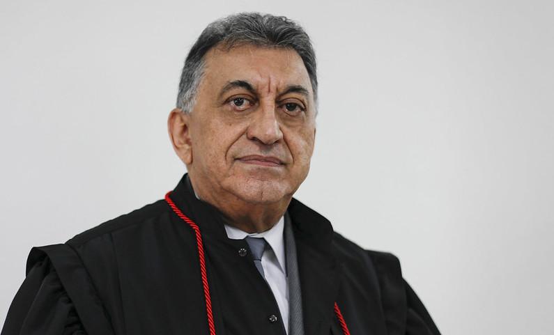 Greve dos professores é suspensa por decisão de desembargador Greve dos professores é suspensa por decisão de desembargador