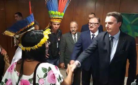 Bolsonaro defende mineração e agropecuária em terras indígenas Bolsonaro defende mineração e agropecuária em terras indígenas