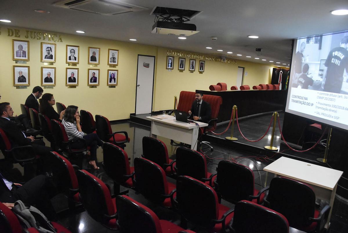 Controle externo da atuação policial na pauta de curso do MP-AM