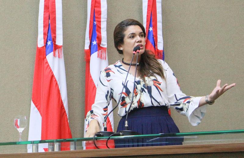 Deputada Alessandra pede revogação de ato que bloqueia R$ 38 milhões da UFAM