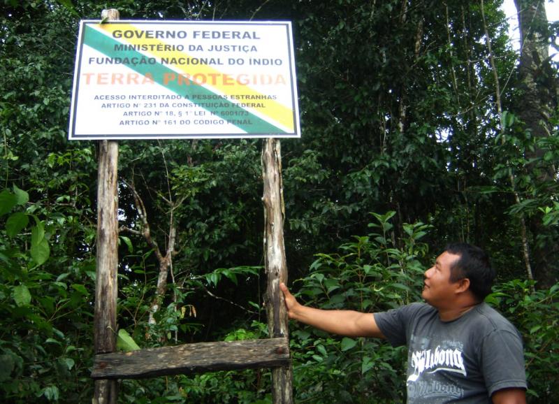 Território Sateré Mawé recebe recolocação de placas demarcatórias 