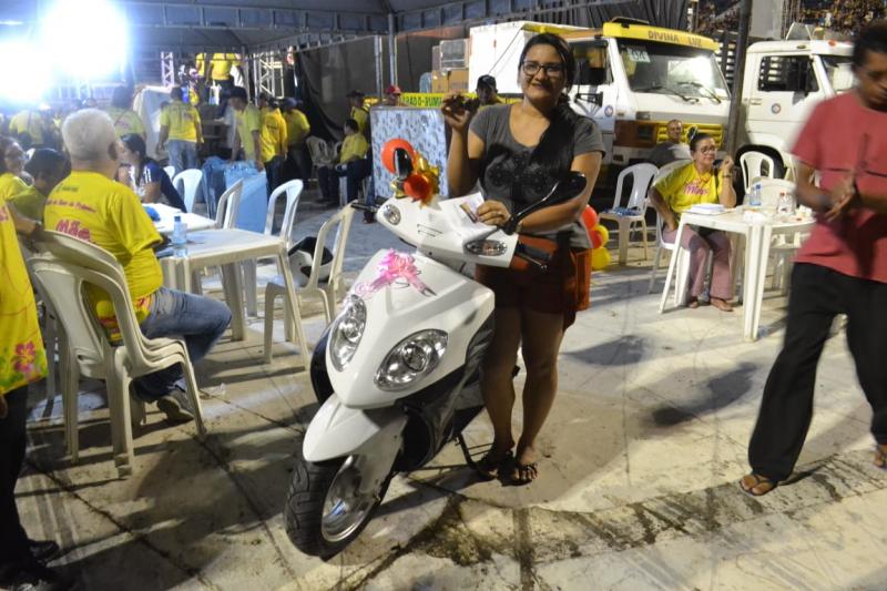 Mais de 700 mães são presenteadas com valiosos prêmios em evento da Prefeitura de Parintins