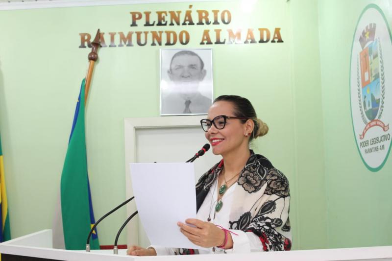 Câmara de Parintins aprova projeto de Nêga Alencar para garantir tradução em libras nos eventos públicos