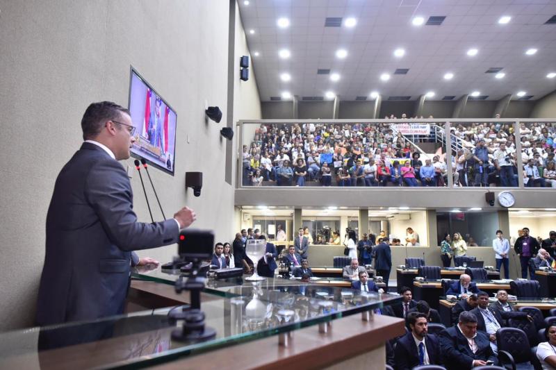 Josué Neto intermedia e Assembleia aprova reajuste e benefícios aos professores