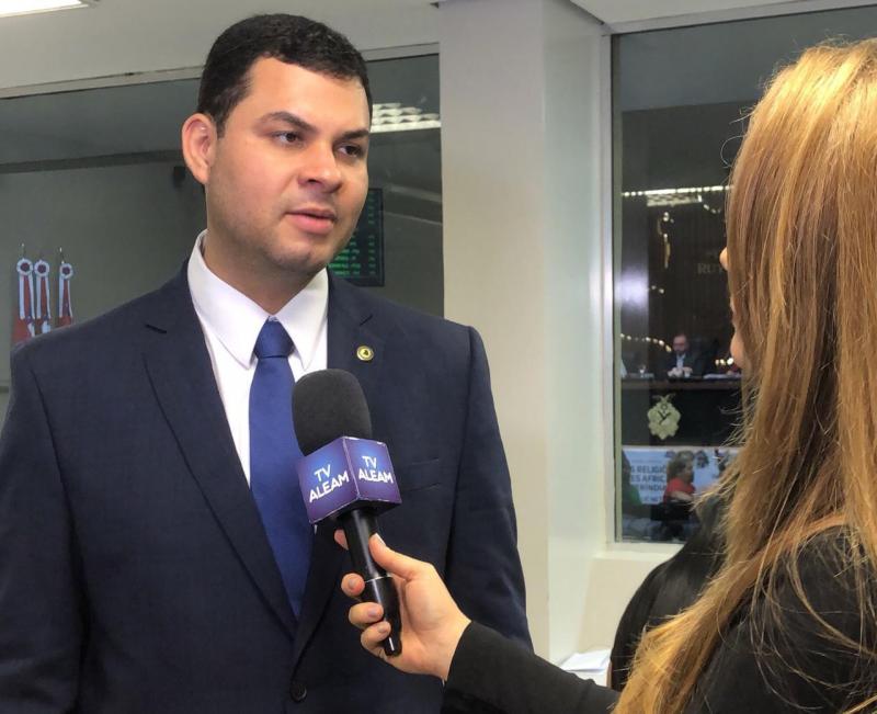 Saullo Vianna pede urgência na sinalização de trânsito em ruas de Parintins