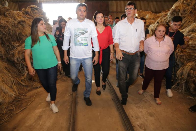 Deputados participam de solenidade para pagamento de subvenção de cerca de 700 produtores de Juta e Malva em Manacapuru