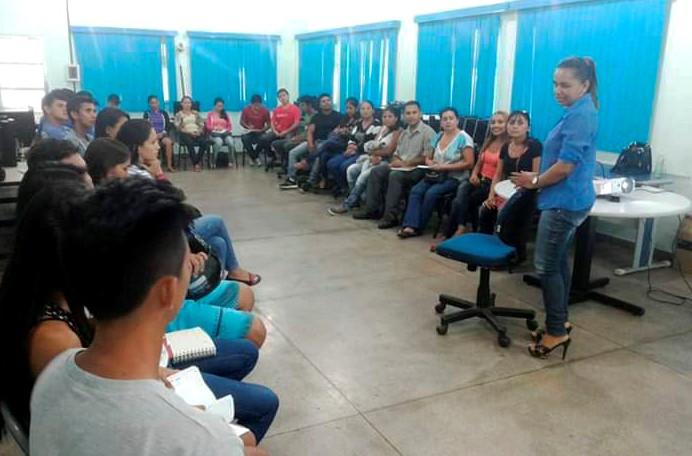 Balcão de Oportunidade, em Maués, orienta candidatos na busca por emprego 