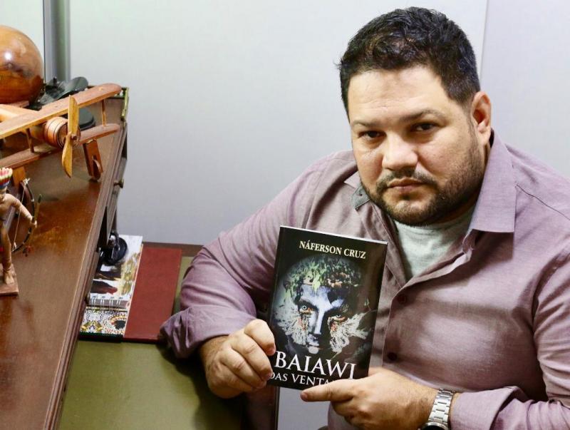 Náferson Cruz lança livro em festa dos ‘Poetas da Baixa’ em Parintins