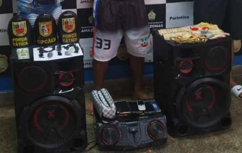 Polícia Militar detém trio suspeito de tráfico em Parintins Polícia Militar detém trio suspeito de tráfico em Parintins