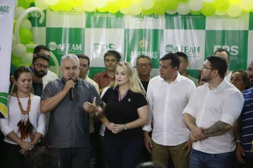 Mulheres atendidas pela Defensoria Pública em Parintins recebem crédito solidário do Governo do Estado