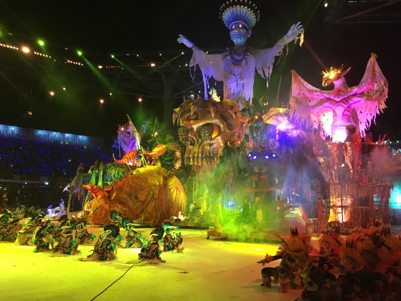 Caprichoso mostra superioridade, boi técnico e emociona na primeira de apresentação