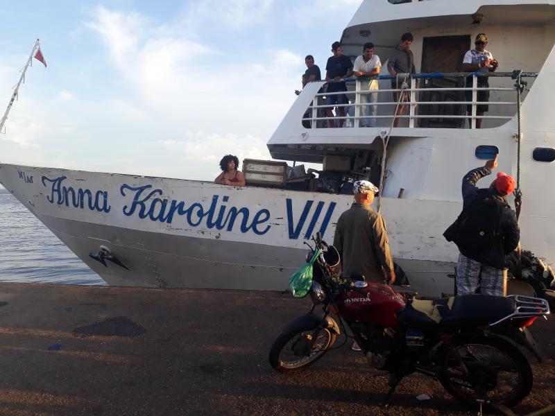 Norte-americano se descuida, perde o barco em Parintins, e Capitania faz Anna Karoline VII voltar para embarcar passageiro Norte-americano se descuida, perde o barco em Parintins, e Capitania faz Anna Karoline VII voltar para embarcar passageiro