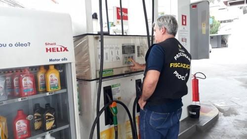 Nova baixa da Petrobras ainda não foi repassada aos postos, de acordo com fiscalização do Procon-AM