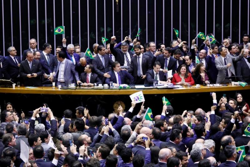 Com 379 votos favoráveis, Câmara aprova texto-base da reforma da Previdência Com 379 votos favoráveis, Câmara aprova texto-base da reforma da Previdência