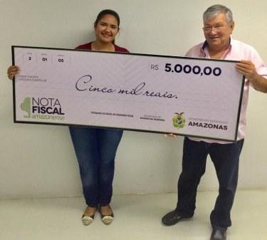 Governo entrega cheques simbólicos da Nota Fiscal Amazonense Governo entrega cheques simbólicos da Nota Fiscal Amazonense