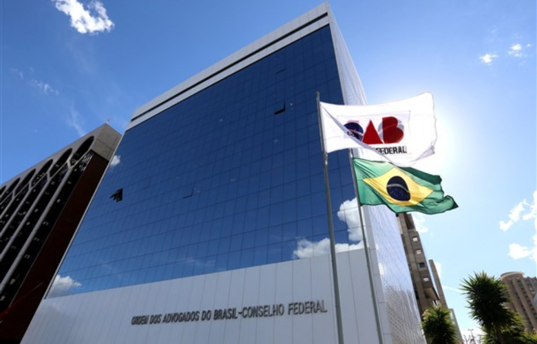 PEC acaba com adesão obrigatória de profissionais a conselhos de classe