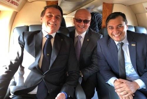 Bolsonaro e Wilson Lima fazem sobrevoo no Distrito Industrial