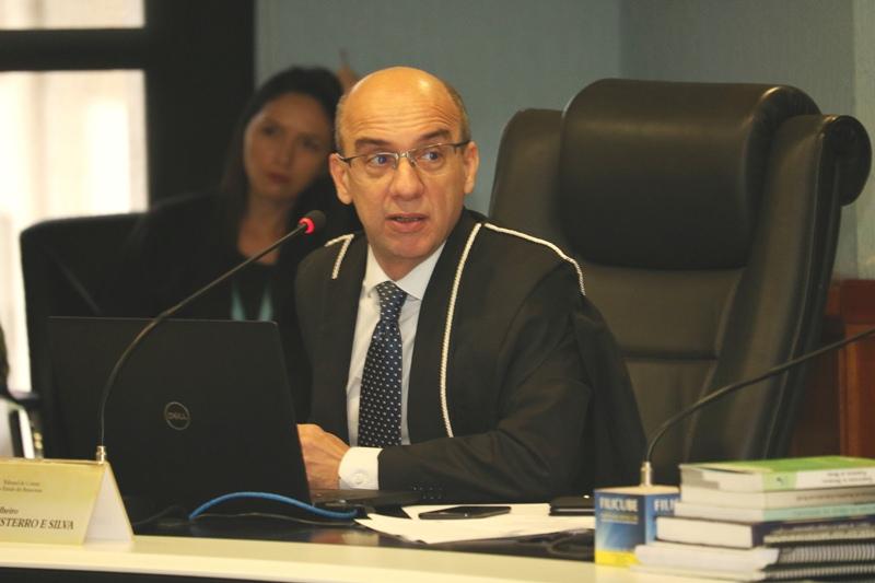 Conselheiro determina afastamento de servidora por suspeita de nepotismo na Câmara de Presidente Figueiredo