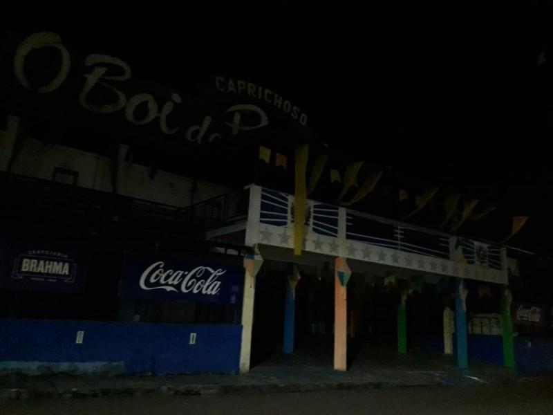 Curral Zeca Xibelão do Boi Caprichoso tem energia elétrica cortada Curral Zeca Xibelão do Boi Caprichoso tem energia elétrica cortada
