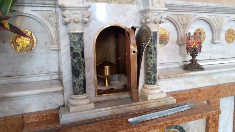 Sacrário da Catedral de Parintins é alvo da ação de vândalos Sacrário da Catedral de Parintins é alvo da ação de vândalos