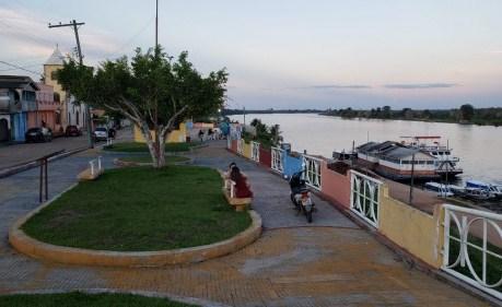 Wilson Lima entrega veículos e implementos a produtores rurais de Novo Airão e nova pousada na RDS do Uatumã