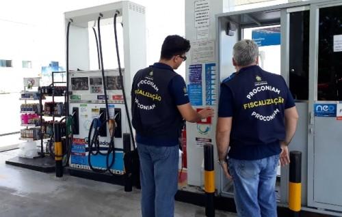 Gasolina apresenta mais uma queda em preço na bomba segundo pesquisa do Procon-AM