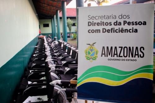 Seped faz entrega de cadeiras de rodas no “Amazonas Presente”