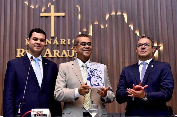 Em Sessão emocionante, Arlindo Junior é homenageado na Aleam Em Sessão emocionante, Arlindo Junior é homenageado na Aleam