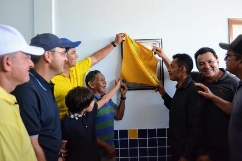 Bi Garcia inaugura nova escola e sistema de abastecimento de água na comunidade Nova Galileia