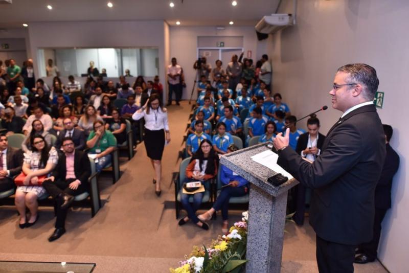 Josué Neto defende o fortalecimento da democracia em evento inédito na Aleam