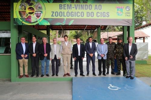 Wilson Lima acompanha ministros em visita ao Centro de Instrução de Guerra na Selva