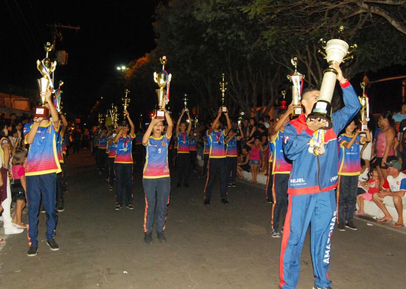 Parintins comemora elevação do estado à categoria de província