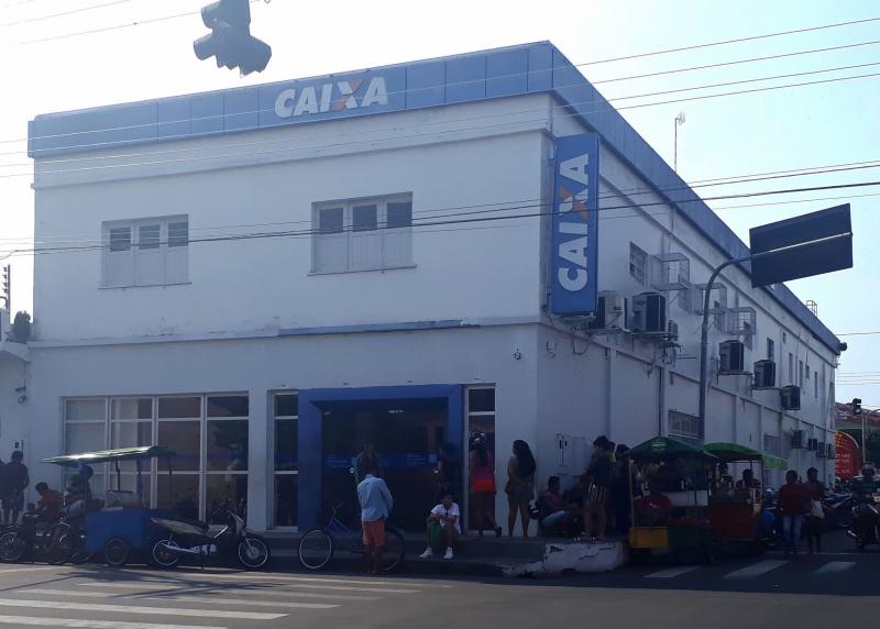 Caixa Econômica tem horário estendido hoje e amanhã para saque do FGTS