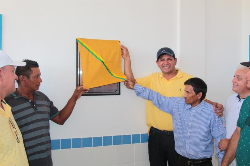 Na Valéria, comunidade Betel recebe com festa nova escola