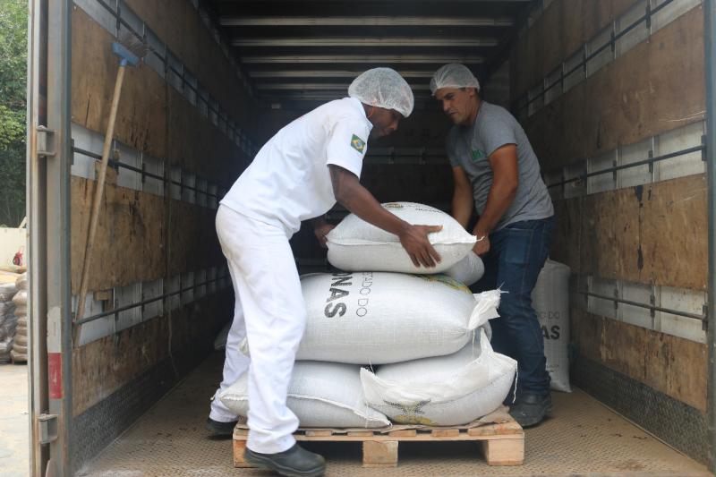 Empresa do mercado nacional compra café produzido no AM, com apoio da Sepror