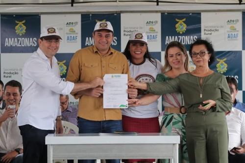 Wilson Lima destaca investimento recorde na agricultura familiar e assina atos que beneficiam setor primário