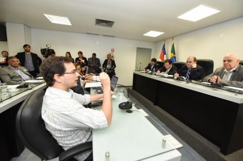 Governo apresenta à Assembleia avanços na questão fiscal que devem estancar rombo de R$ 3 bilhões herdados pela atual gestão Governo apresenta à Assembleia avanços na questão fiscal que devem estancar rombo de R$ 3 bilhões herdados pela atual gestão