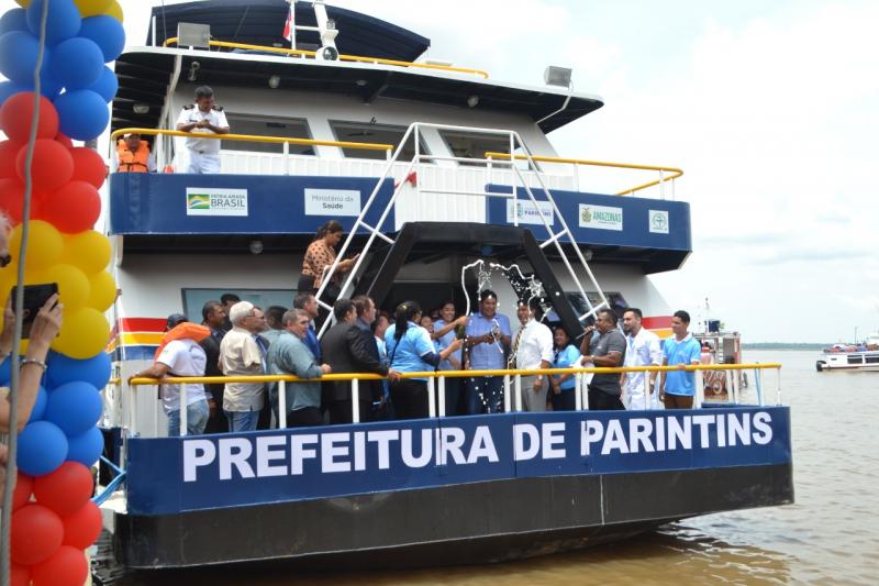 Com festa, Prefeitura de Parintins inaugura UBS Fluvial Lígia Loyola e Odontomóvel