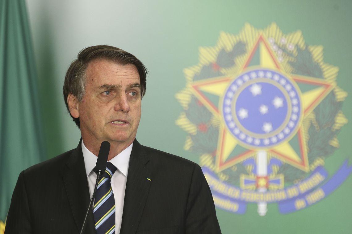 Bolsonaro anuncia 13° para beneficiários do Bolsa Família Bolsonaro anuncia 13° para beneficiários do Bolsa Família