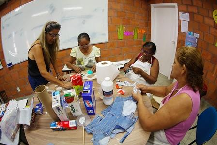 Artesãos do Prosamim promovem exposição itinerante do projeto do “Lixo ao luxo”