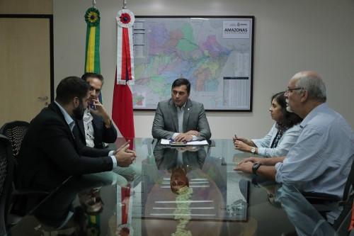 Wilson Lima recebe ator e ativista ambiental Victor Fasano para tratar da APA do Sauim-de-Coleira