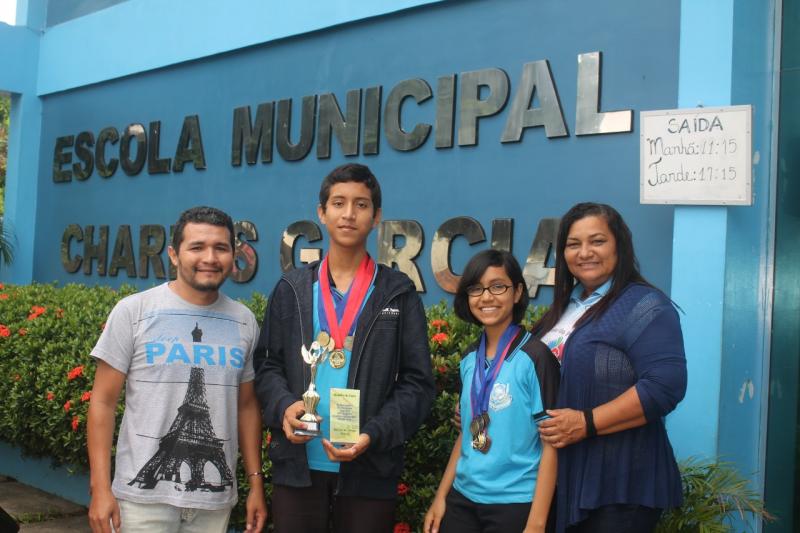 Alunos da Escola Municipal Charles Garcia recebem medalhas de ouro e bronze na Olimpíada Brasileira de Astronomia